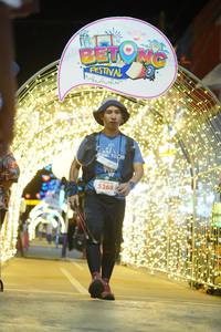 BIB: 5268
                            <button type="button" onclick="openModal(21830051)" class="btn btn-primary btn-sm float-right btn-popup" data-toggle="modal" data-target=".modal-high-quality">
                        <i class="fas fa-shopping-cart"></i> Add to Cart
                    </button>
                                            <button type="button" onclick="isThisMe(21830051, true)" class="btn btn-success btn-sm float-right btn-popup btn-isme hidden" data-toggle="tooltip" data-placement="bottom" title="นี่คือรูปของคุณใช่ไหม คลิกที่นี่เพื่อเอาเข้าอัลบั้ม">
                        <i class="fas fa-plus"></i> Add to album
                    </button>
                    <button type="button" onclick="isThisMe(21830051, false)" class="btn btn-warning btn-sm float-right btn-popup btn-isnotme hidden">
                        <i class="fas fa-ban"></i> Remove from album
                    </button>